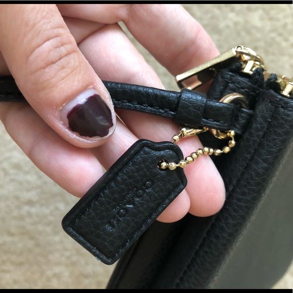 Coach clutch/wristlet - Picture 2 of 5